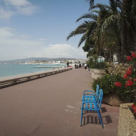 Prime Location Hyper Center Ideal For Couples & Families - Walk Everywhere -By Totolulucannes Apartment