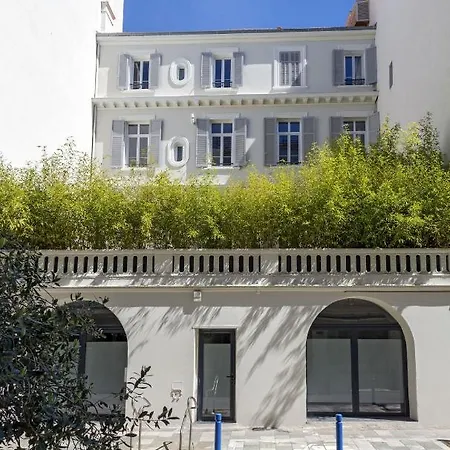 Prime Location Hyper Center Ideal For Couples & Families - Walk Everywhere -by Totolulucannes Apartment *