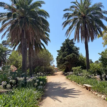 Prime Location Hyper Center Ideal For Couples & Families - Walk Everywhere -by Totolulucannes