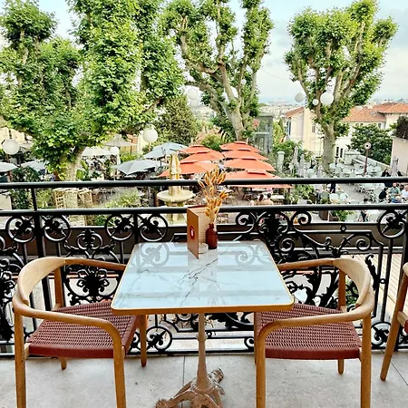 Апартаменты Prime Location Hyper Center Ideal For Couples & Families - Walk Everywhere -By Totolulucannes