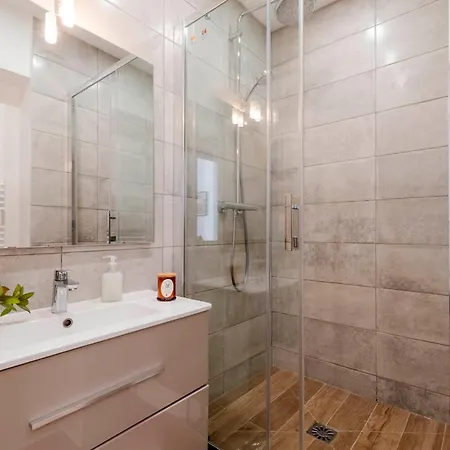 Prime Location Hyper Center Ideal For Couples & Families - Walk Everywhere -By Totolulucannes Апартаменты Канны