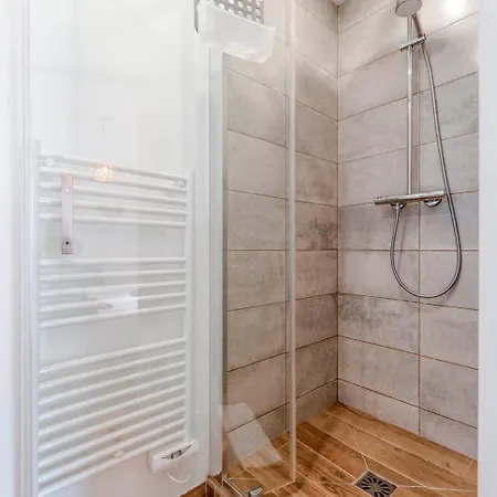 Apartment Prime Location Hyper Center Ideal For Couples & Families - Walk Everywhere -by Totolulucannes