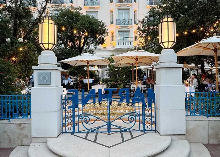 Prime Location Hyper Center Ideal For Couples & Families - Walk Everywhere -By Totolulucannes Apartament *