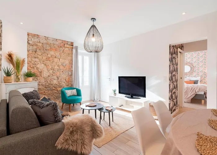 Prime Location Hyper Center Ideal For Couples & Families - Walk Everywhere -By Totolulucannes Apartament *