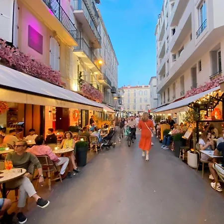 Prime Location Hyper Center Ideal For Couples & Families - Walk Everywhere -By Totolulucannes