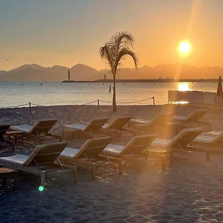 Prime Location Hyper Center Ideal For Couples & Families - Walk Everywhere -By Totolulucannes *