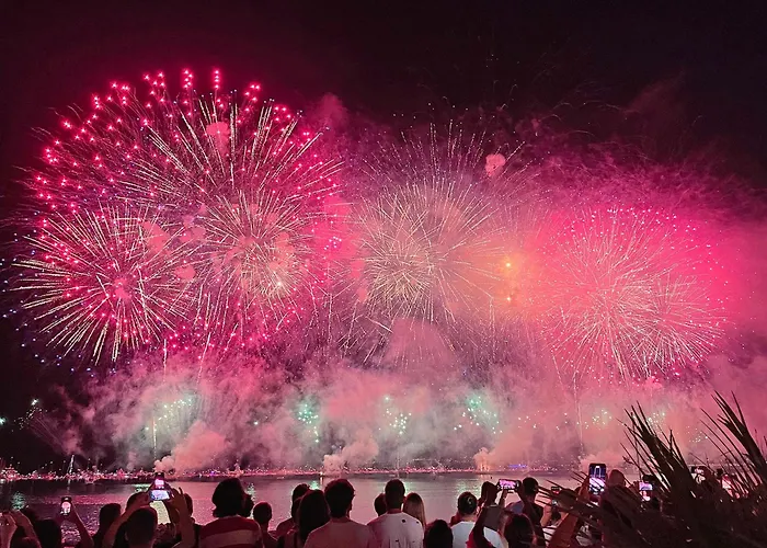 Prime Location Hyper Center Ideal For Couples & Families - Walk Everywhere -By Totolulucannes Daire *