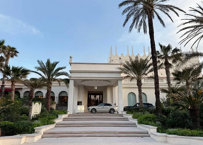 Prime Location Hyper Center Ideal For Couples & Families - Walk Everywhere -By Totolulucannes Daire