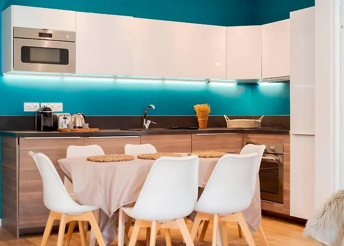 Prime Location Hyper Center Ideal For Couples & Families - Walk Everywhere -By Totolulucannes Daire *