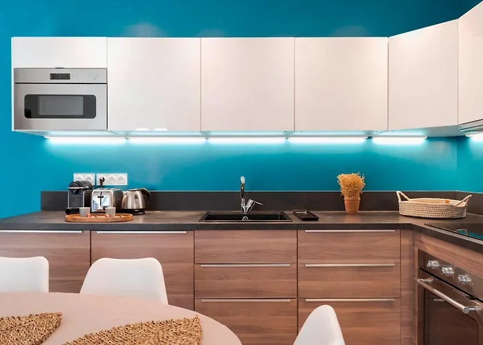 Prime Location Hyper Center Ideal For Couples & Families - Walk Everywhere -By Totolulucannes Daire *